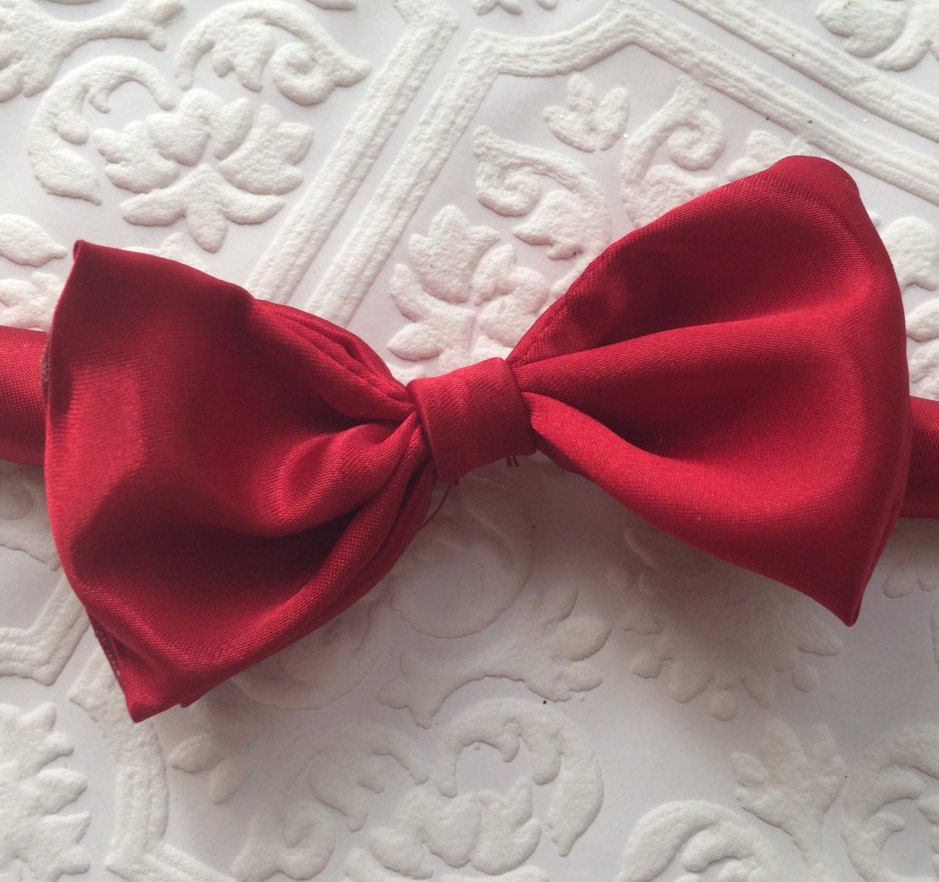 Christmas baby bow tie, Christmas bow tie, red bow tie, red satin bow tie, baby bow tie, red baby bow tie, red toddler bow tie, holiday bow
