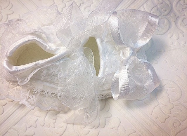Baptism shoes, newborn shoes, Lacey newborn shoes, baby shoes, white baby shoes, soft sole baby shoes, christening shoes, white lace shoes