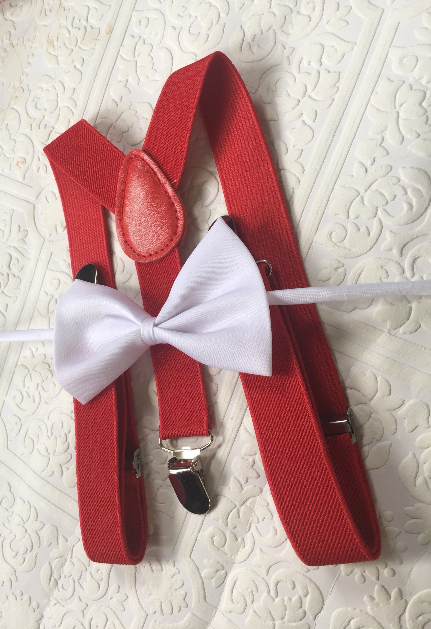 White linen bow tie and red suspenders for a boy, bow tie and suspenders set for men, christmas gift for baby boys, kids wedding ring bearer