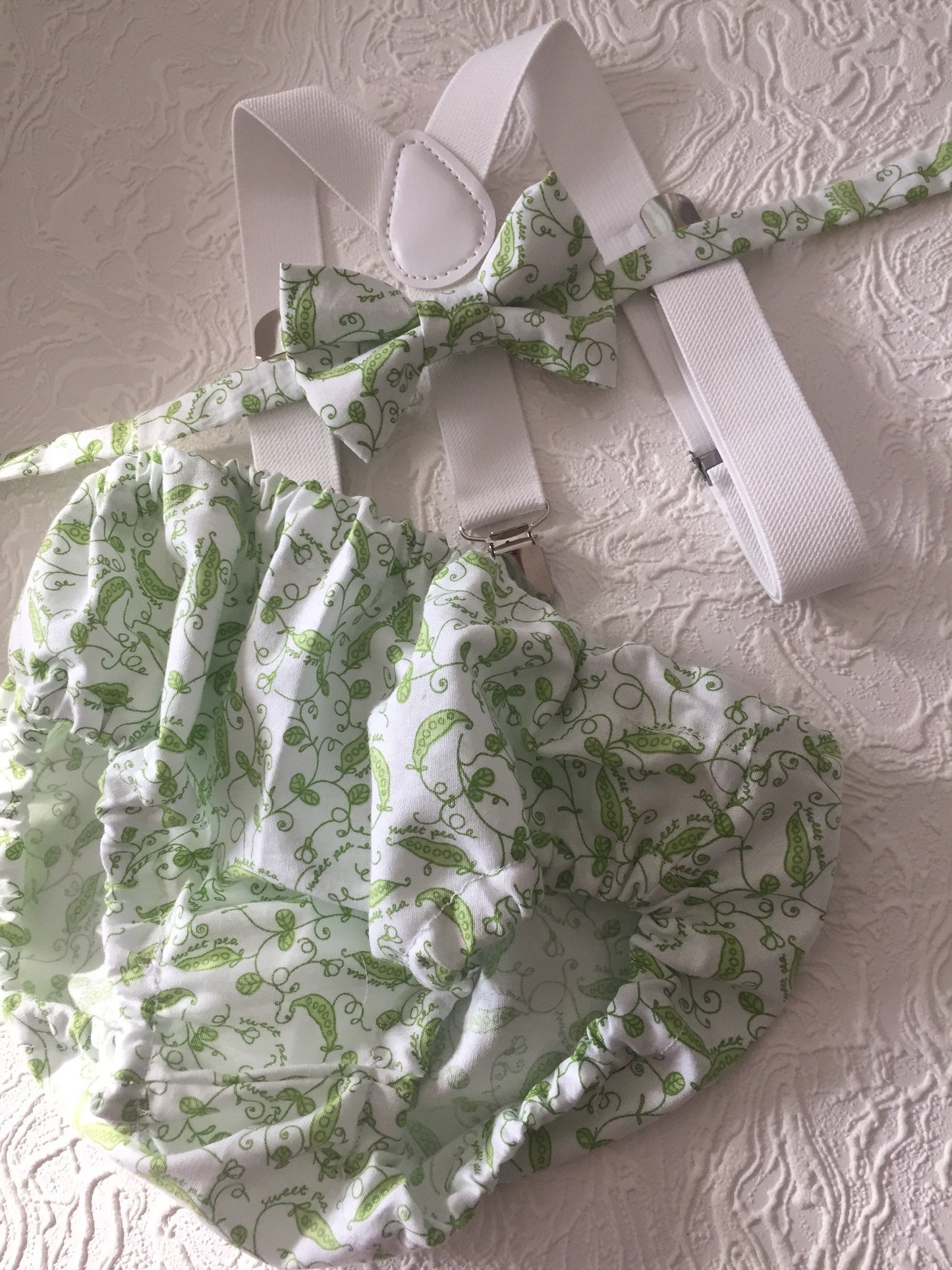 Two Peas In A Pod Twins Newborn Gift Set - Cool Cute Gifts For Twins - Newborn To 2 Years Cake Smash - two peas in a pod bloomer bow tie