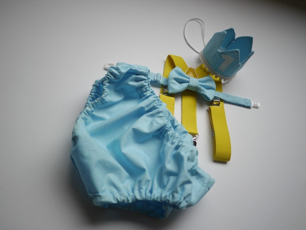 Cake Smash Outfit Gray Blue — Boys First Birthday Outfit yellow Blue — Baby Blue Bow Tie & Baby Blue Diaper Cover with yellow Suspenders