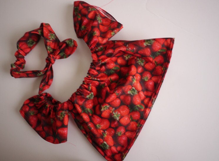 Strawberry off shoulder top, girls strawberry crop top, toddler summer crop top, coming home outfits, birthday, baby outfits, off shoulder