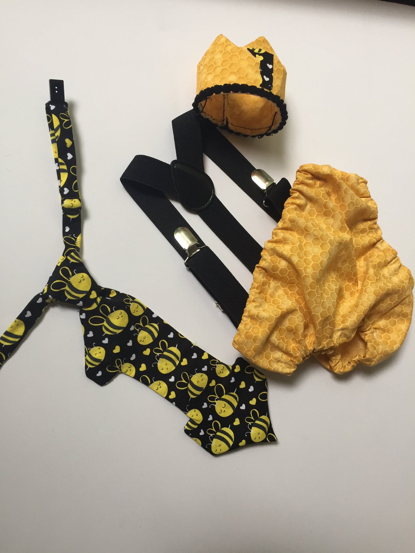 Boy first birthday outfit, cake smash outfit boy, bumble bee baby toddler outfit, second birthday, diaper cover, cake smash props