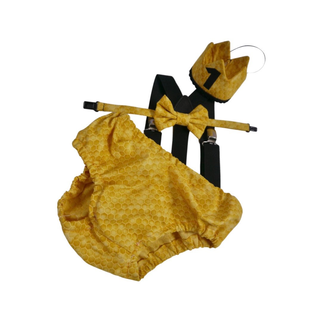 cake smash outfit boy, bumble bee birthday, first birthday boy, baby tie, diaper cover tie set, 1st birthday boy outfit, baby necktie, bee