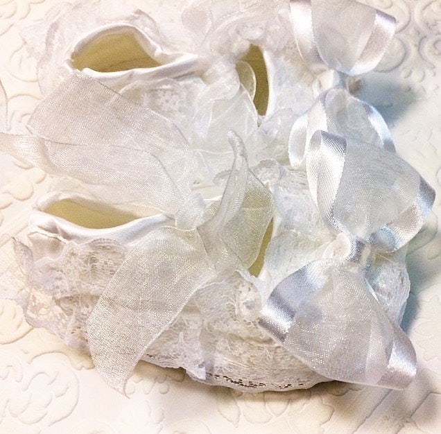 Baptism shoes, newborn shoes, Lacey newborn shoes, baby shoes, white baby shoes, soft sole baby shoes, christening shoes, white lace shoes