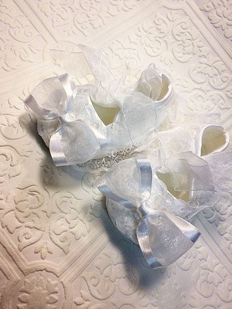 Baptism shoes, newborn shoes, Lacey newborn shoes, baby shoes, white baby shoes, soft sole baby shoes, christening shoes, white lace shoes
