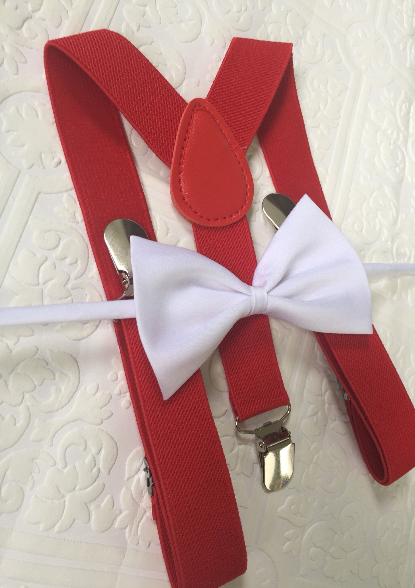 White linen bow tie and red suspenders for a boy, bow tie and suspenders set for men, christmas gift for baby boys, kids wedding ring bearer