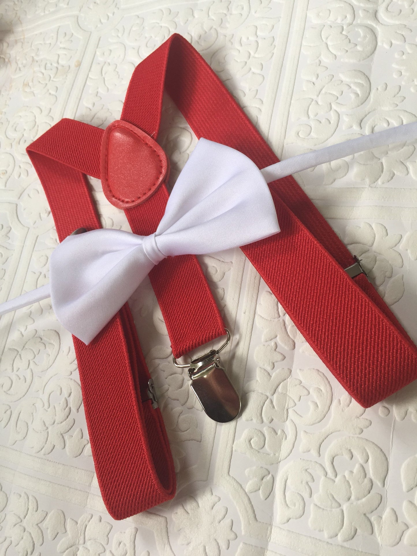 White linen bow tie and red suspenders for a boy, bow tie and suspenders set for men, christmas gift for baby boys, kids wedding ring bearer