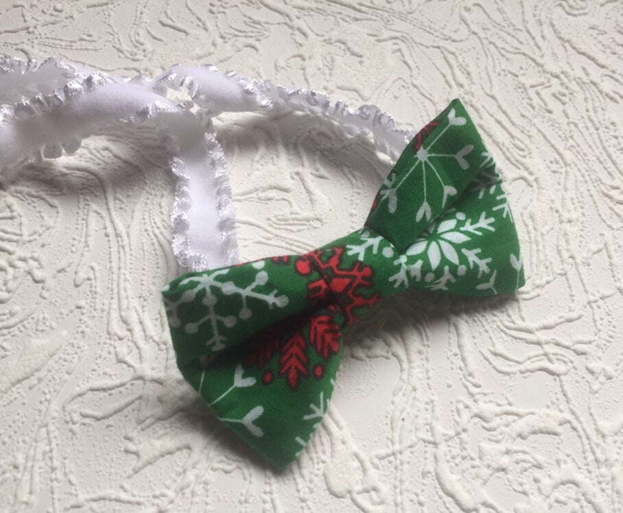 Snowflake bow, Christmas bow, bow headband, red snowflake bow, Christmas headband, baby headband, classic style bow, green red bow