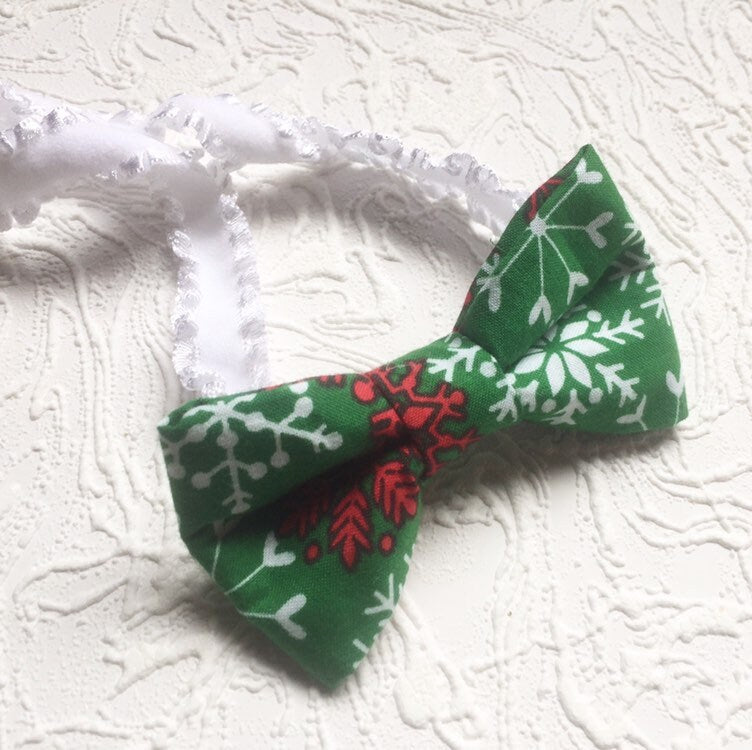 Snowflake bow, Christmas bow, bow headband, red snowflake bow, Christmas headband, baby headband, classic style bow, green red bow