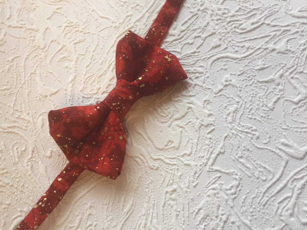 Christmas Holly Pre-Tied Bow Tie, Xmas Bow Tie, Holly Bow Tie, Christmas Bowtie