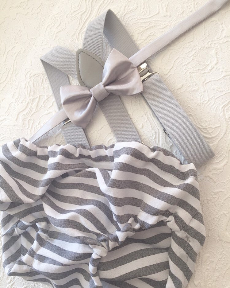 gray cake smash outfit boy, gray bow tie suspenders, 1st birthday outfit, gray diaper cover bow tie, baby bow tie, cake smash props, gray