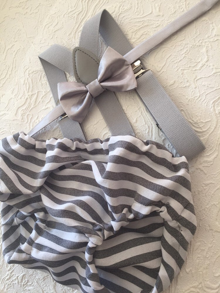 gray cake smash outfit boy, gray bow tie suspenders, 1st birthday outfit, gray diaper cover bow tie, baby bow tie, cake smash props, gray