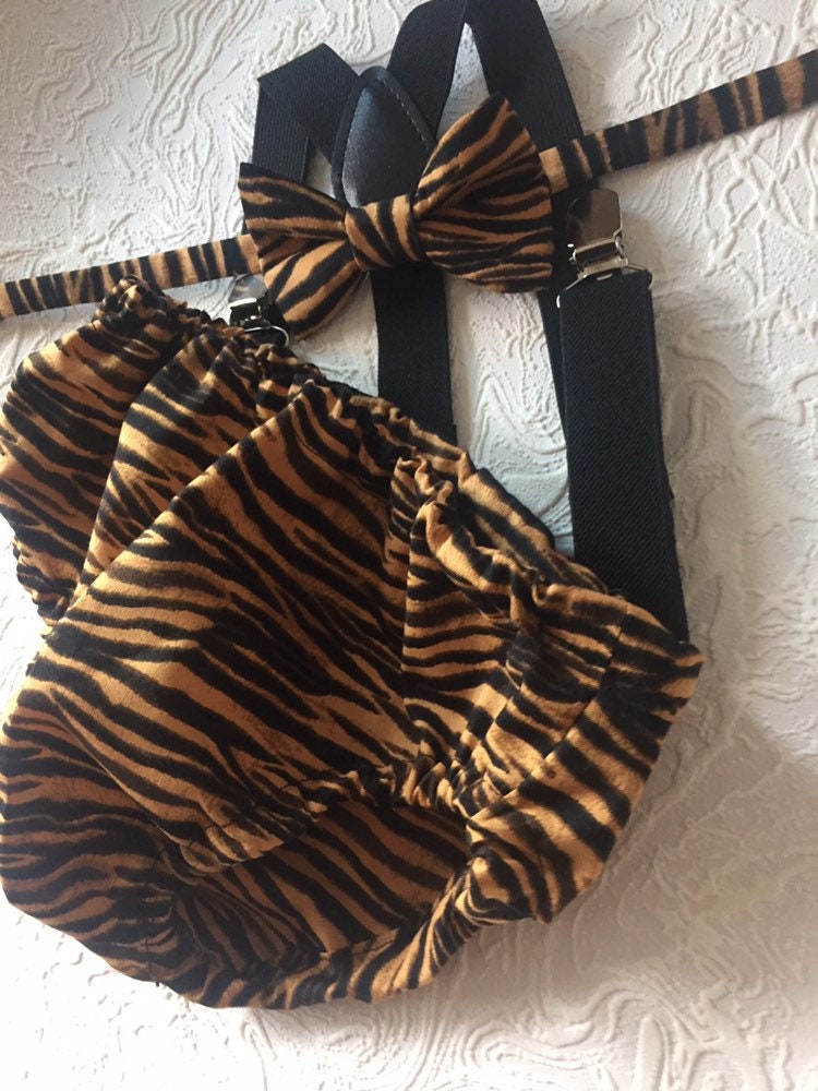 Wild one birthday boy outfit, wild one cake smash outfit boy, wild one party outfit, tiger cake smash outfit, tiger bloomer, tiger bow tie