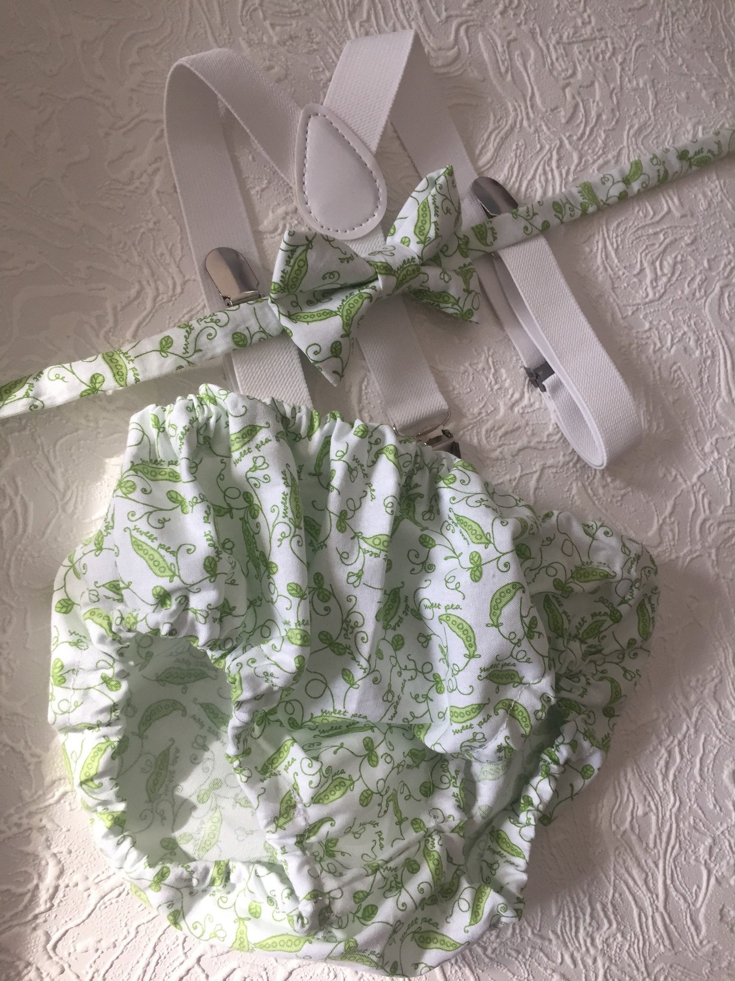 Two Peas In A Pod Twins Newborn Gift Set - Cool Cute Gifts For Twins - Newborn To 2 Years Cake Smash - two peas in a pod bloomer bow tie