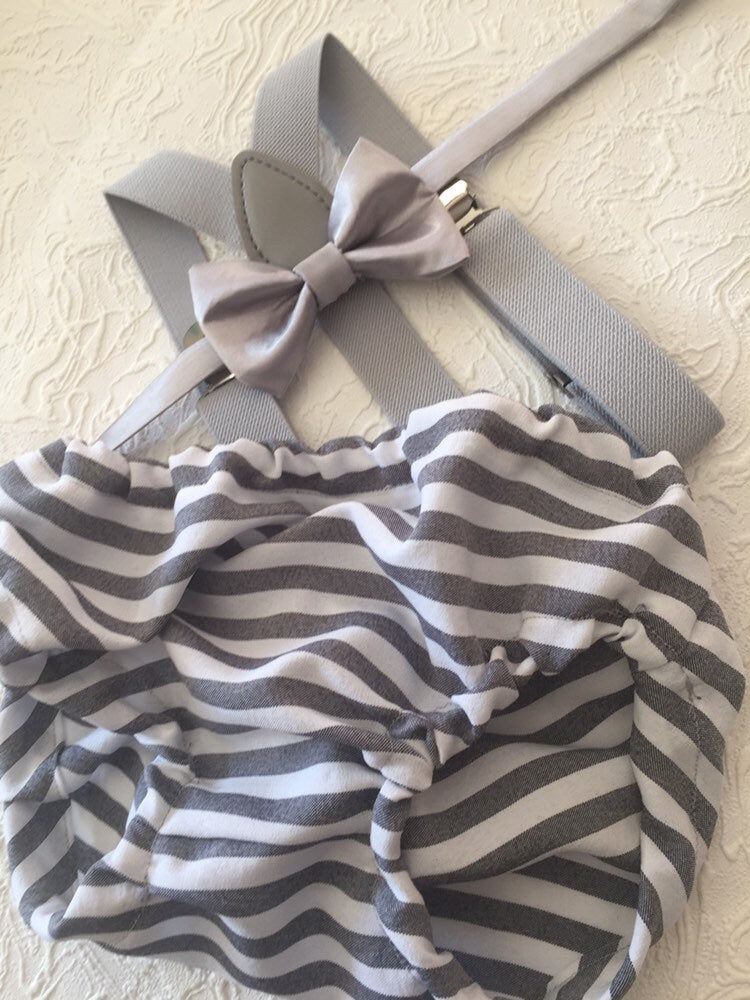gray cake smash outfit boy, gray bow tie suspenders, 1st birthday outfit, gray diaper cover bow tie, baby bow tie, cake smash props, gray