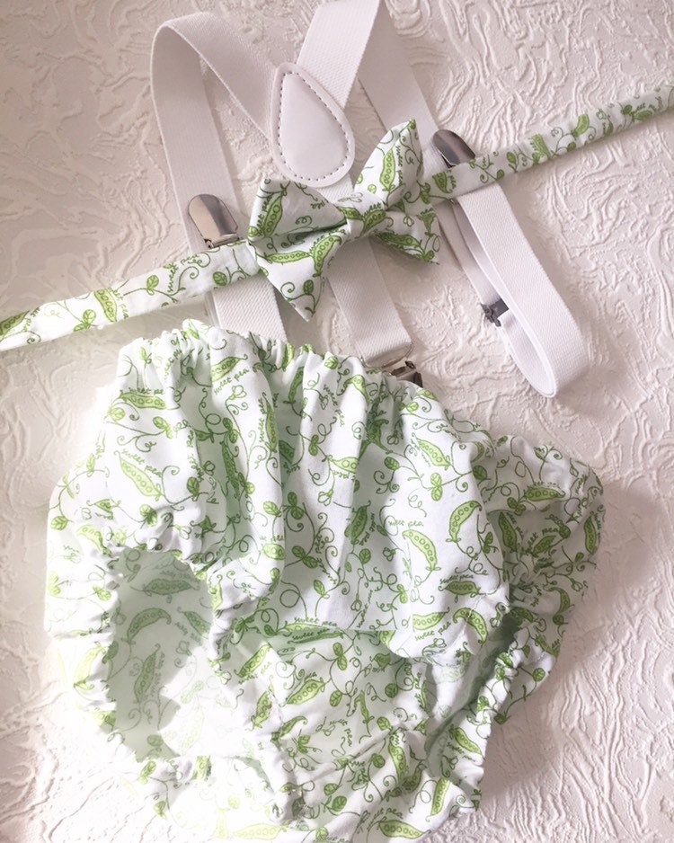 Two Peas In A Pod Twins Newborn Gift Set - Cool Cute Gifts For Twins - Newborn To 2 Years Cake Smash - two peas in a pod bloomer bow tie