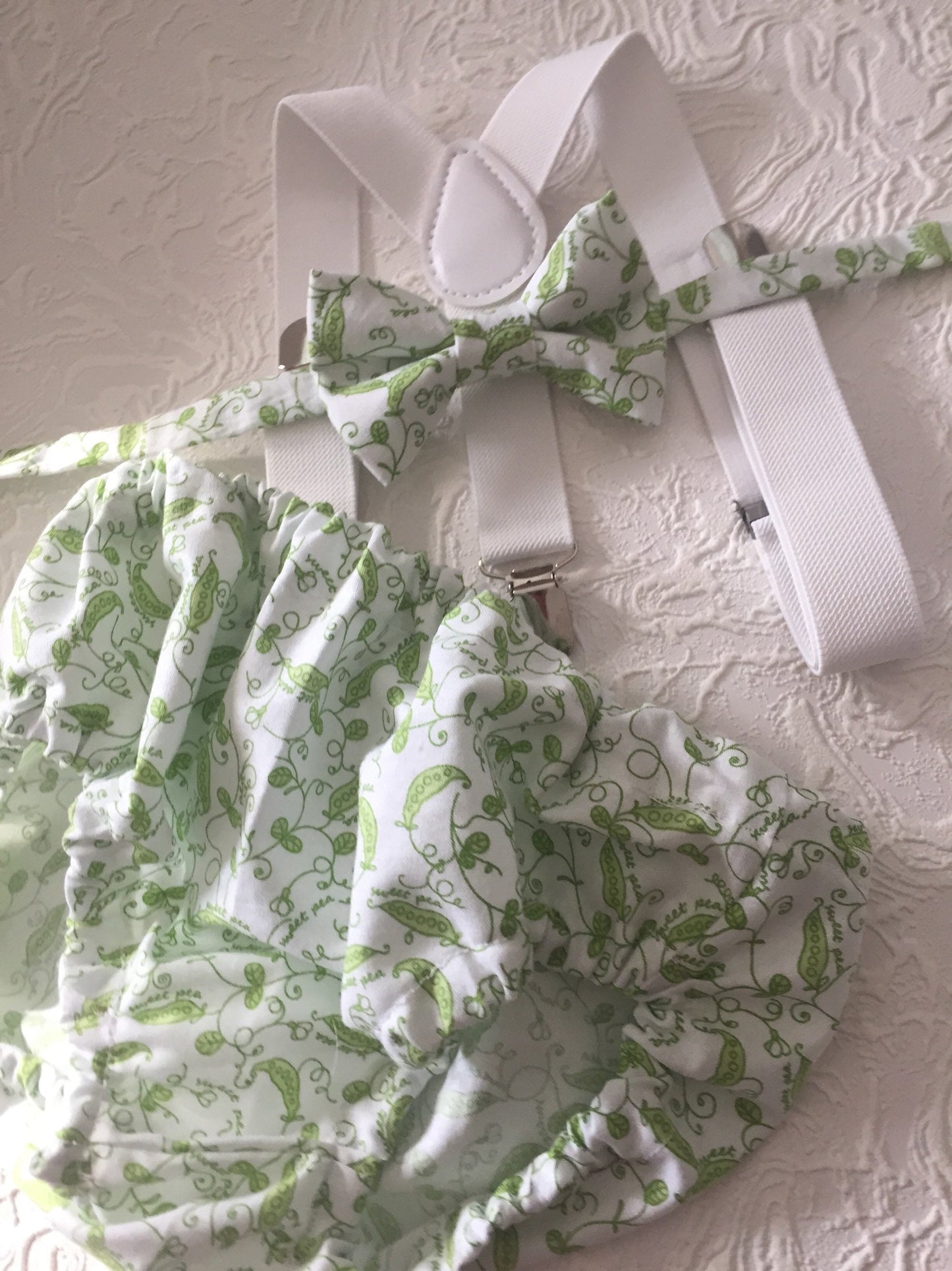 Two Peas In A Pod Twins Newborn Gift Set - Cool Cute Gifts For Twins - Newborn To 2 Years Cake Smash - two peas in a pod bloomer bow tie