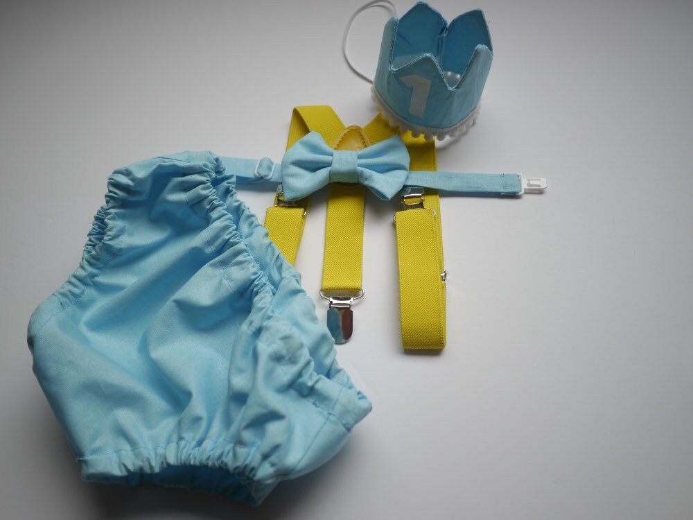 Cake Smash Outfit Gray Blue — Boys First Birthday Outfit yellow Blue — Baby Blue Bow Tie & Baby Blue Diaper Cover with yellow Suspenders