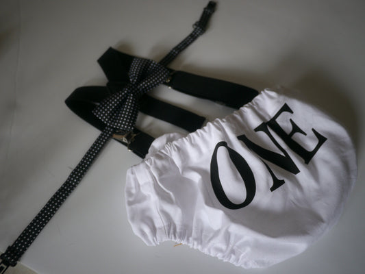 Cake Smash Boy Outfit,Black and White 1st Birthday Boy, Black Diaper Cover, Bowtie, Suspender, boy suspenders, First Birthday Boy, Boys 1st