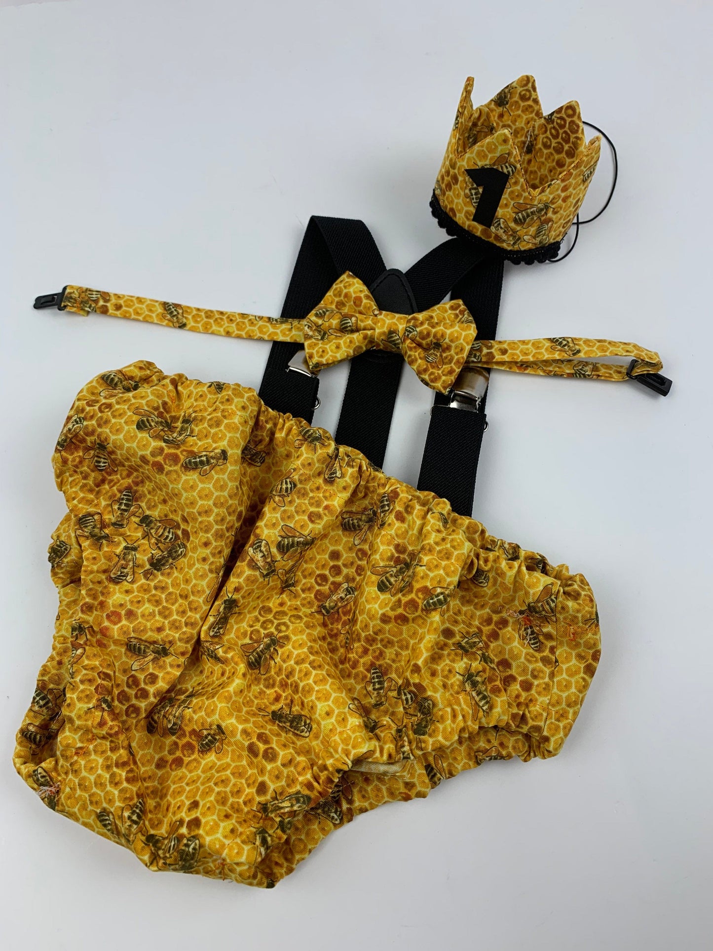 cake smash outfit boy, bumble bee birthday, first birthday boy, baby tie, diaper cover tie set, 1st birthday boy outfit, baby necktie, bee