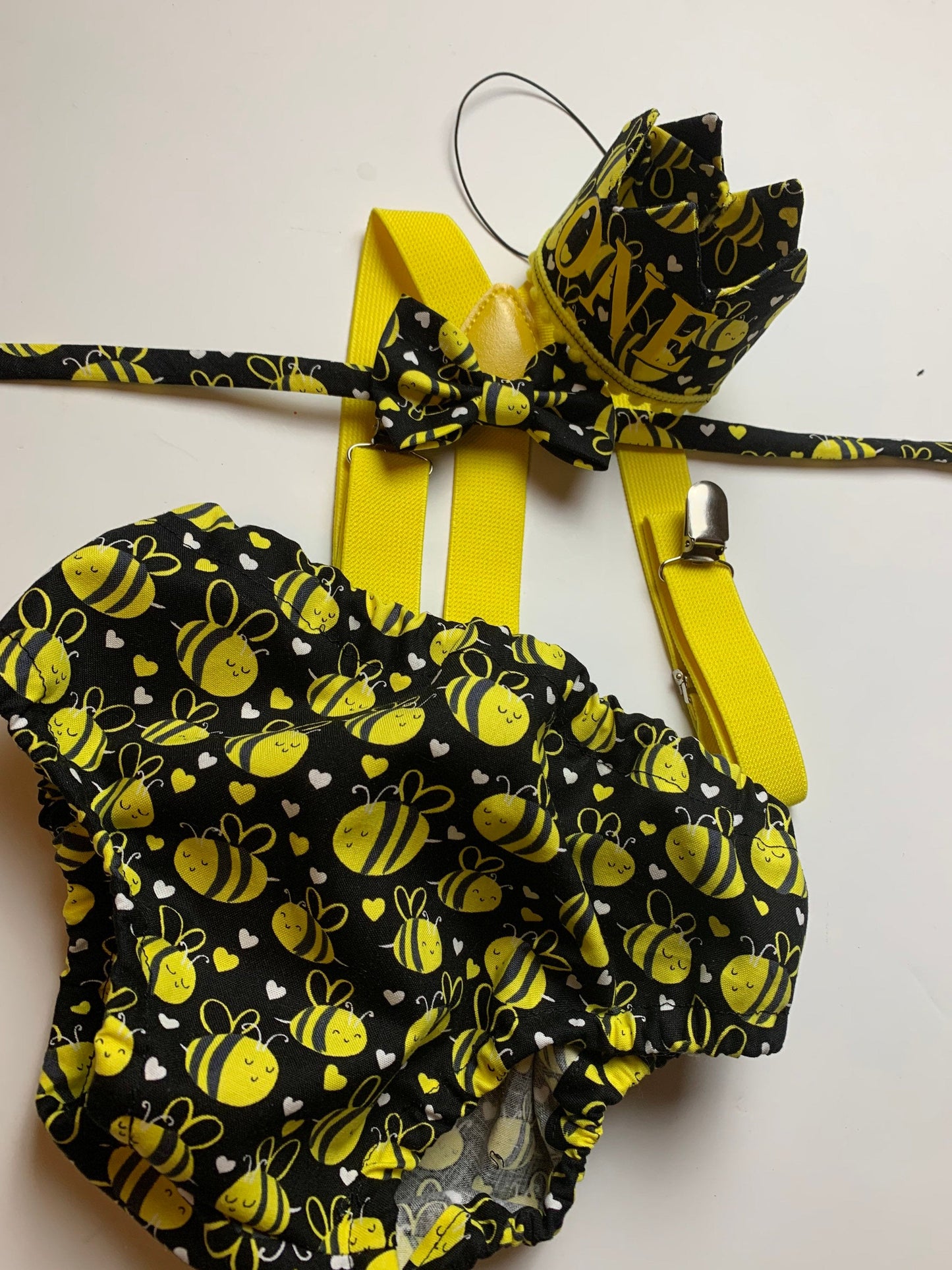 cake smash outfit boy, bumble bee birthday, first birthday boy, baby tie, diaper cover tie set, 1st birthday boy outfit, baby necktie, bee