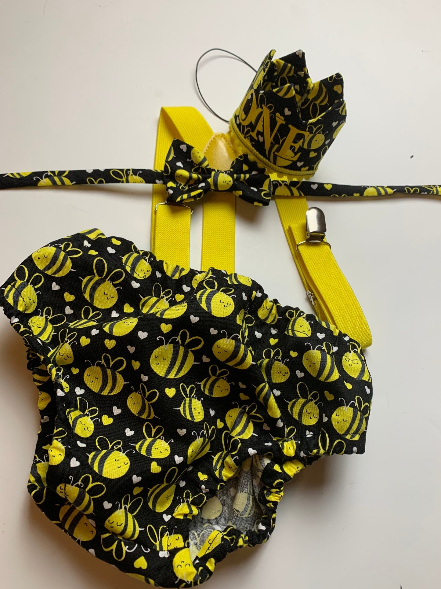 cake smash outfit boy, bumble bee birthday, first birthday boy, baby tie, diaper cover tie set, 1st birthday boy outfit, baby necktie, bee