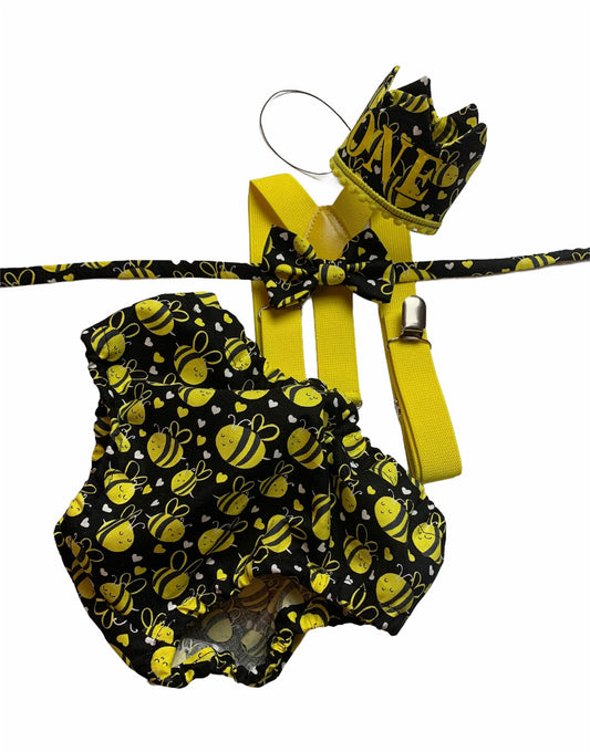 cake smash outfit boy, bumble bee birthday, first birthday boy, baby tie, diaper cover tie set, 1st birthday boy outfit, baby necktie, bee