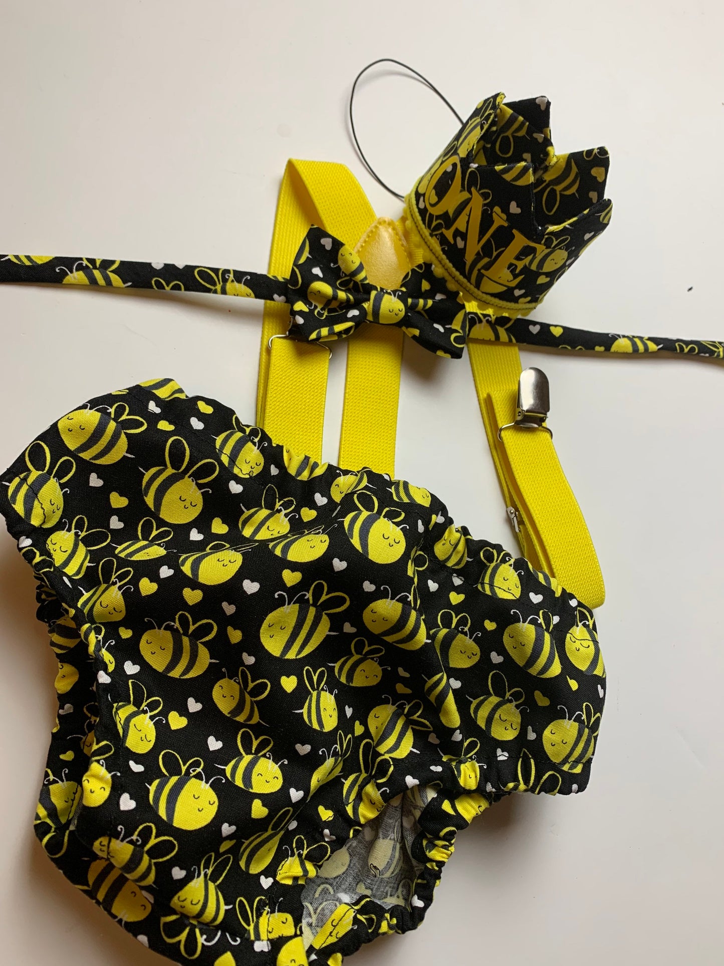 cake smash outfit boy, bumble bee birthday, first birthday boy, baby tie, diaper cover tie set, 1st birthday boy outfit, baby necktie, bee